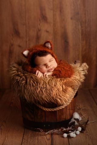 Fotografia de recém nascidos no Porto ¦ Bebé num balde