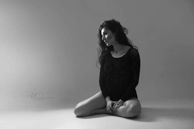 Fotografia gravidez e maternidade a preto e branco no Porto