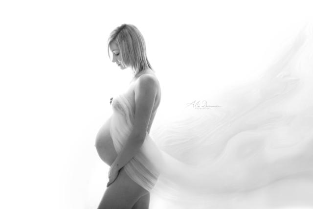 Fotógrafa de maternidade e gravidez no Porto. Fotos simples e elegantes